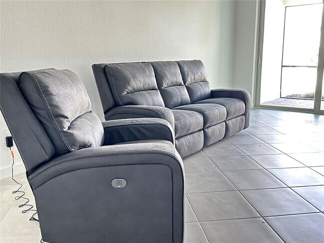 Building Photo - 8225 Shr Lk Dr