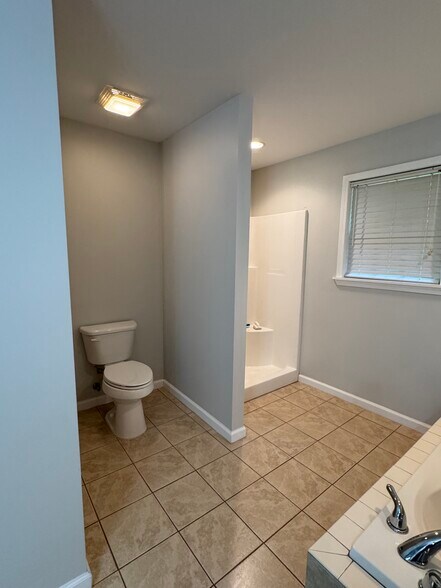 Building Photo - 224 Brookside Dr