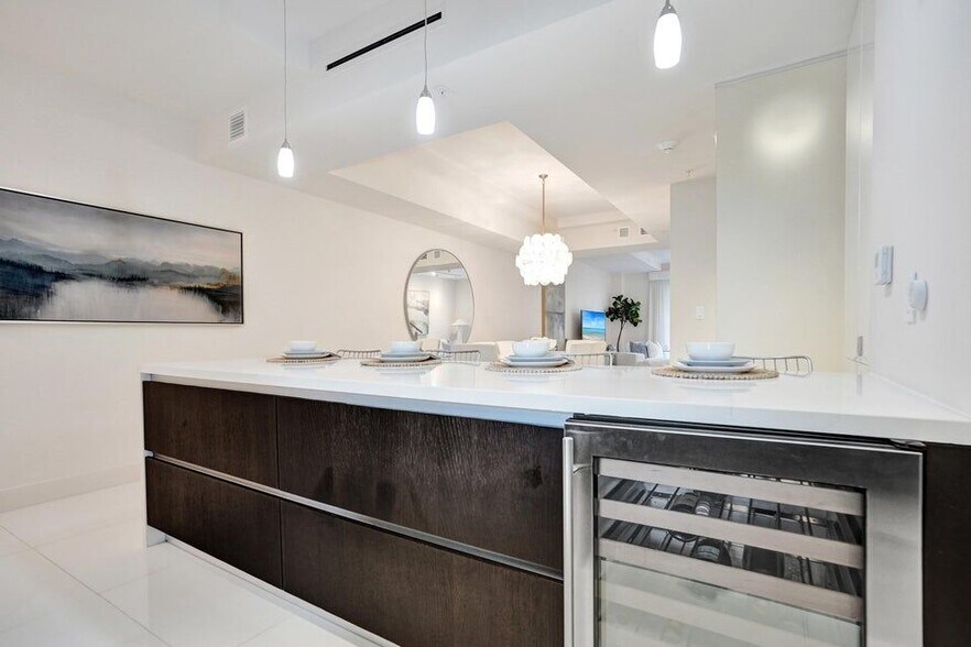 Building Photo - 3030 N Ocean Blvd