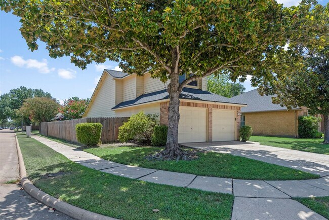 Building Photo - 10842 Ryan Trails Dr