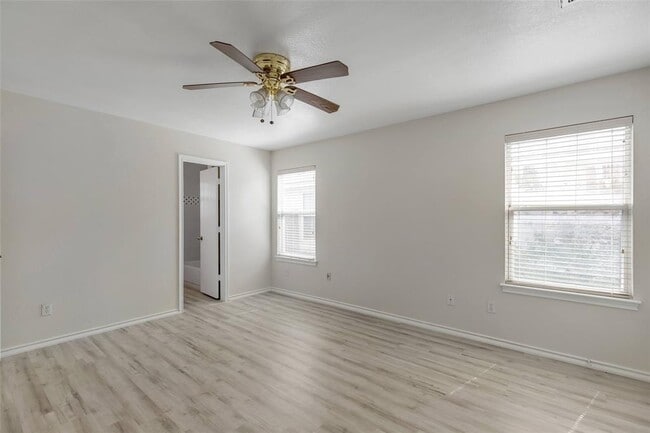 Building Photo - 3207 Barksdale Dr