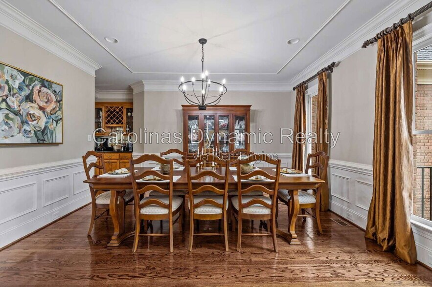 Building Photo - 1009 Honors Ct
