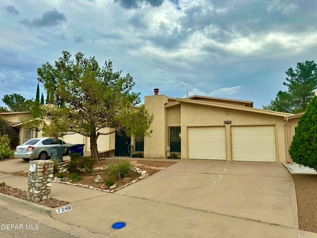 Building Photo - 724 Espada Dr