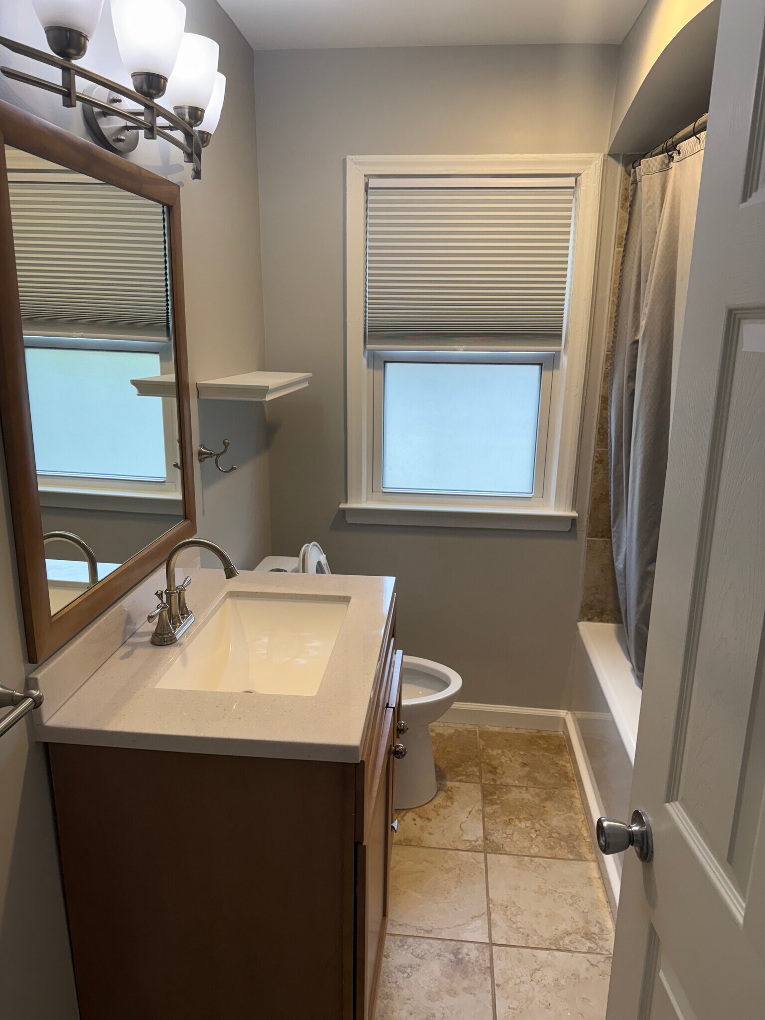 Bathroom between Bedrooms 2 & 3 - 23072 Lilac St