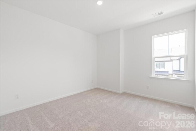 Building Photo - 204 Silver Fleet Dr