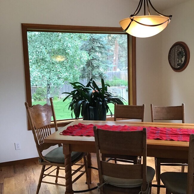 Building Photo - SEASONAL FURNISHED SHORT TERM RENTAL Offer...