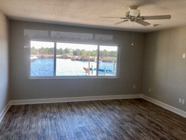 Building Photo - Waterfront condo with community pool!