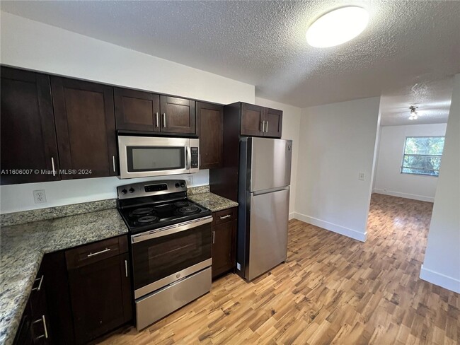 Building Photo - 1406 Arpeika St
