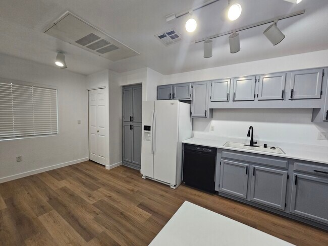 Kitchen - 15050 N Thompson Peak Pkwy