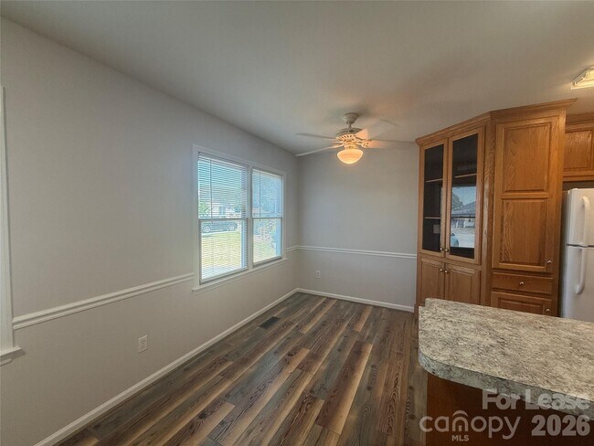 Building Photo - 336 Valley Glen Ct NW
