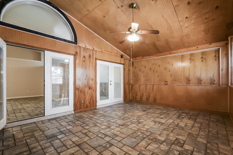 Building Photo - 1000 Country Cove Ct