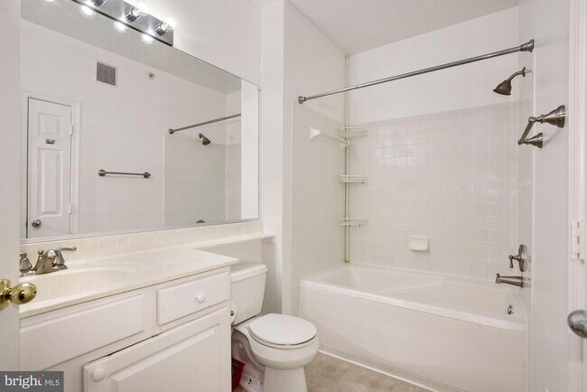 Building Photo - 4139 Fountainside Ln