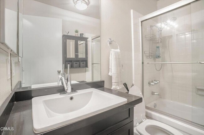 Building Photo - 8577 Rugby Dr