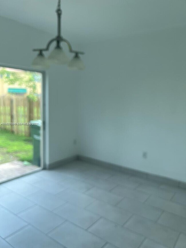 Building Photo - 4113 NE 24th Dr