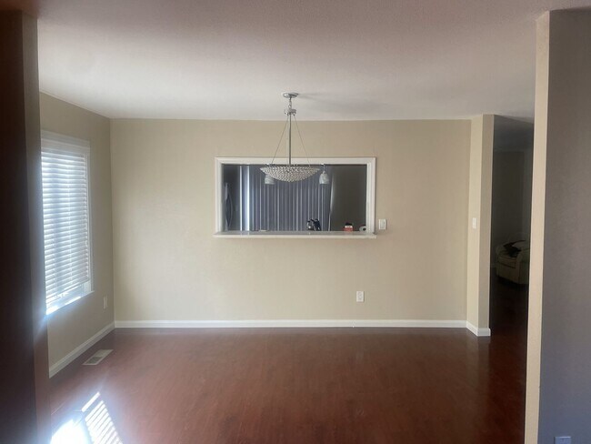 Building Photo - 1215 Club Dr