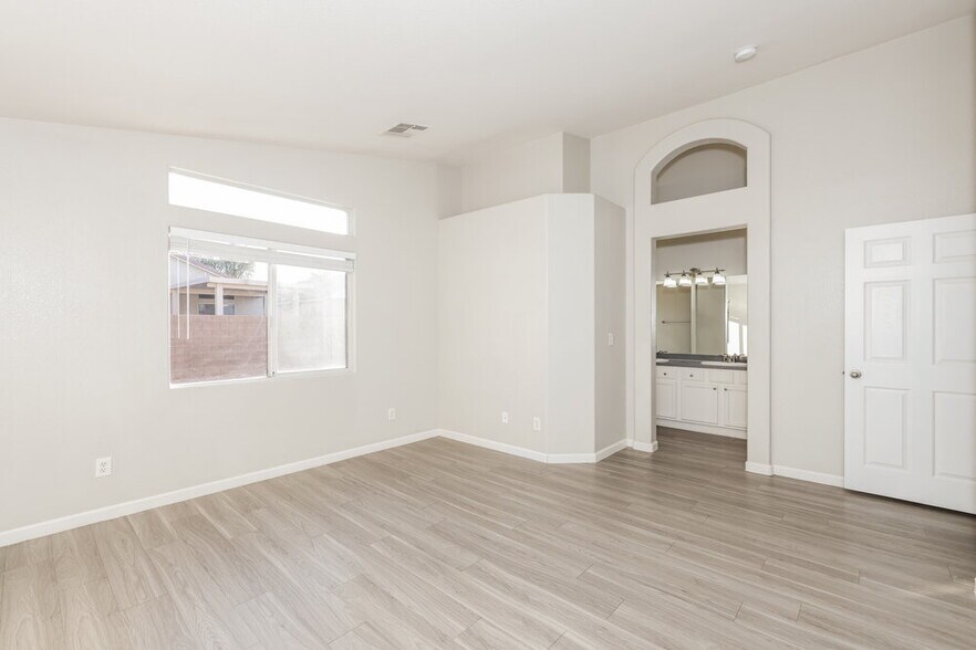 Building Photo - 511 Shallow Mist Ct