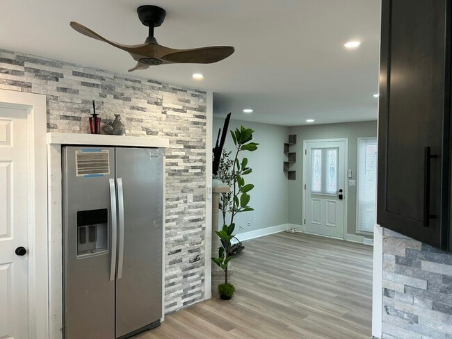 Building Photo - 921 Stratford Ln