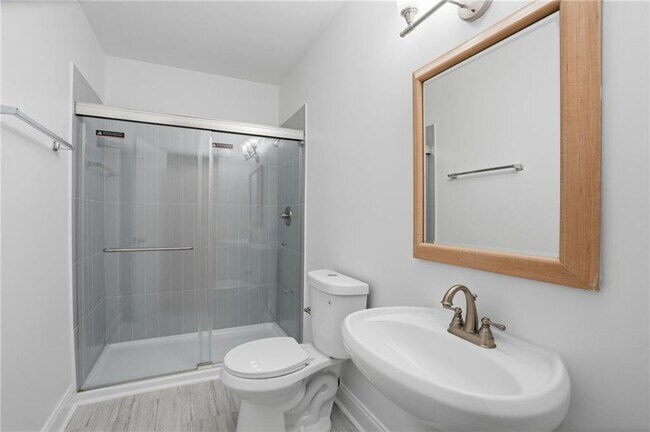 Building Photo - 1190 W Paces Ferry Rd NW