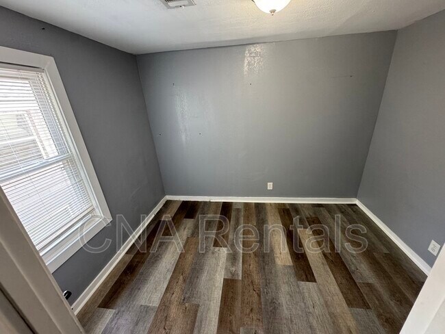 Building Photo - 539 Paines Ave NW