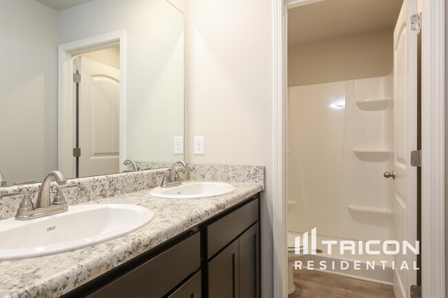 Building Photo - 927 Equine Dr