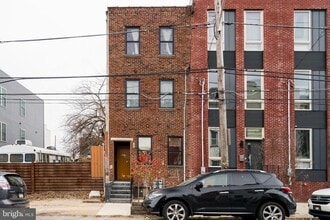 Building Photo - 1912 E Cumberland St
