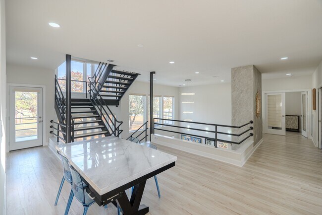 Building Photo - 6510 Sussex Ct