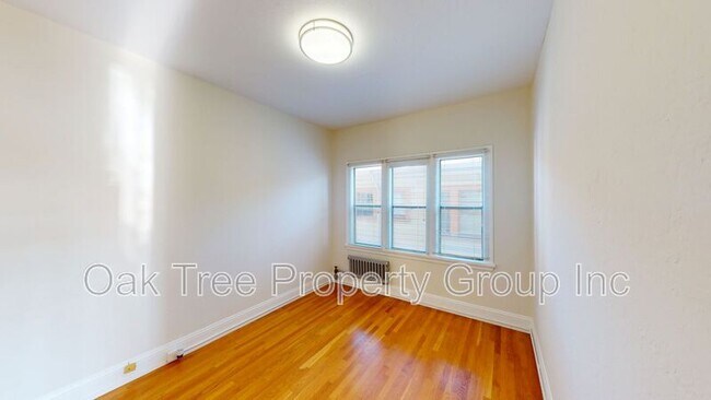 Building Photo - 450 40th St