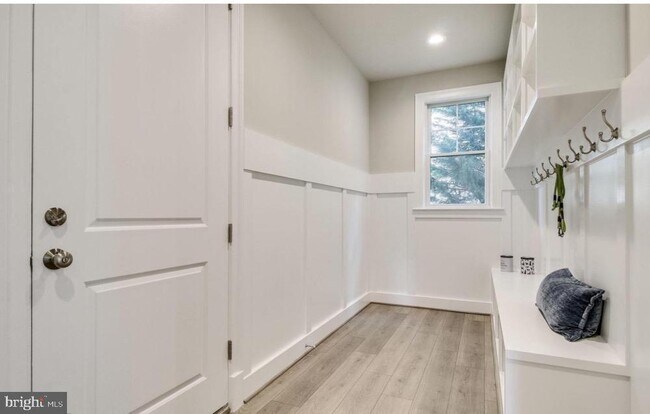 Building Photo - 6626 Moly Dr