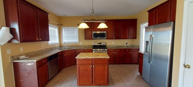 Building Photo - Beautiful home in GREAT location