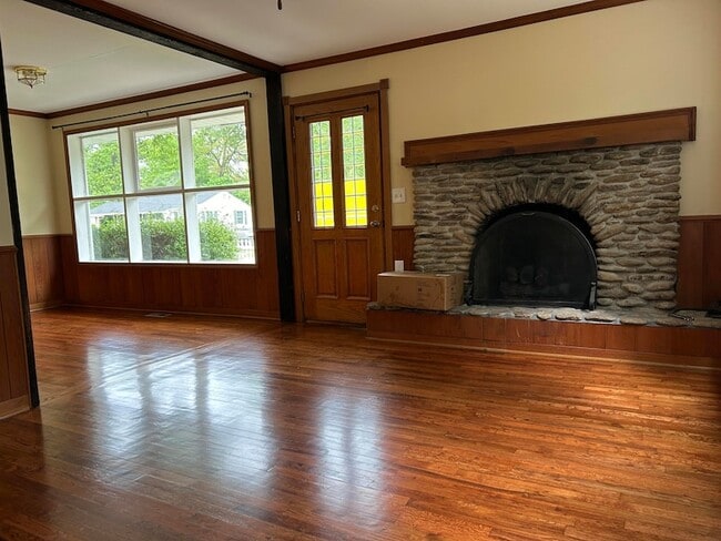 Building Photo - 408 Palm Dr S