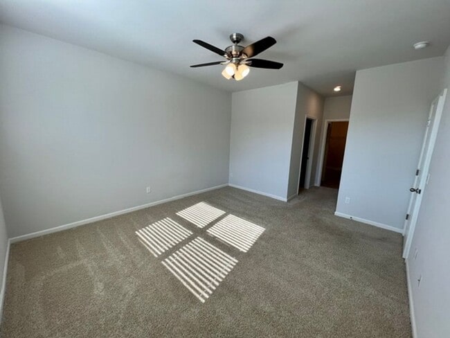 Building Photo - 3 Bed 2 Bath in Lebanon, Like New Home in Woodbridge Glen!