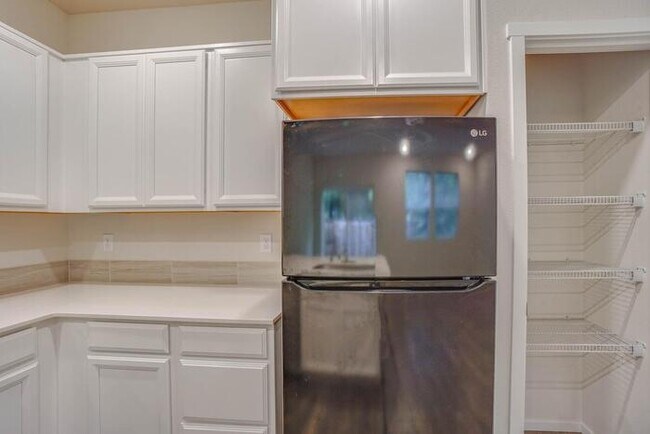 Building Photo - 5824 NE 80th Ct