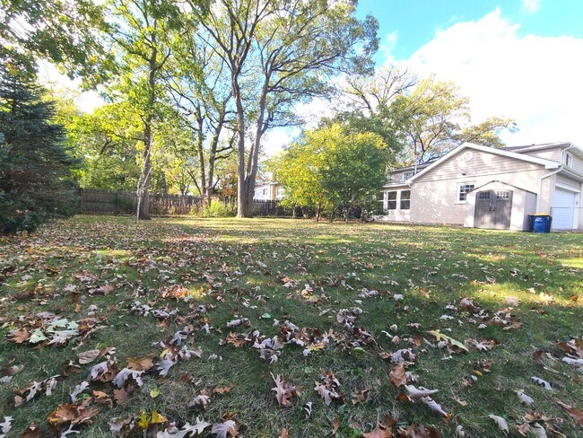 Building Photo - 1206 Lynn Terrace