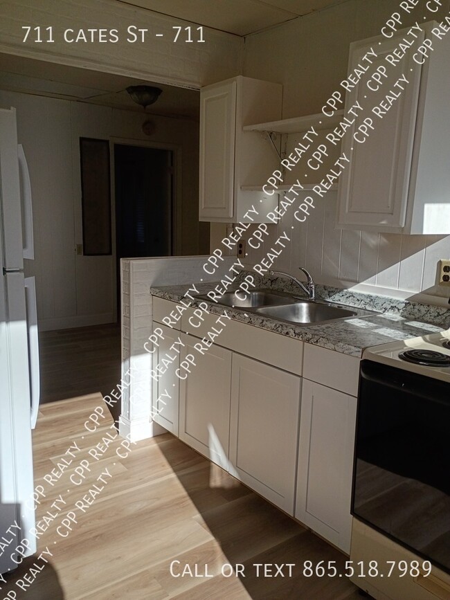 Building Photo - 711 Cates St