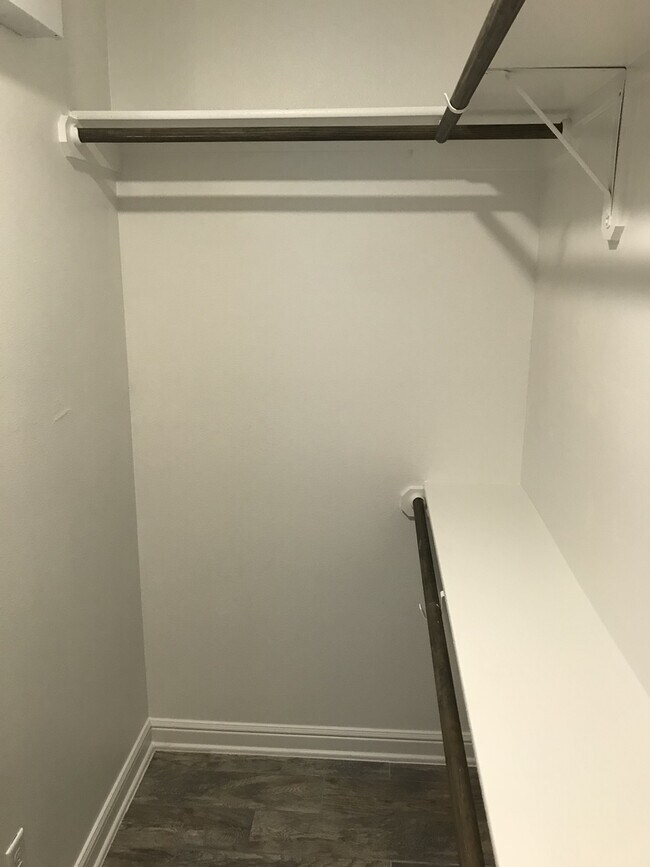 Building Photo - 2 bed/2 bath Duplex - Ready 1/14/2026 - Text 201-231-7228