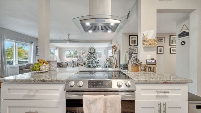 Building Photo - Cozy Remodeled 3/2 in North Orlando! Available February 2026!