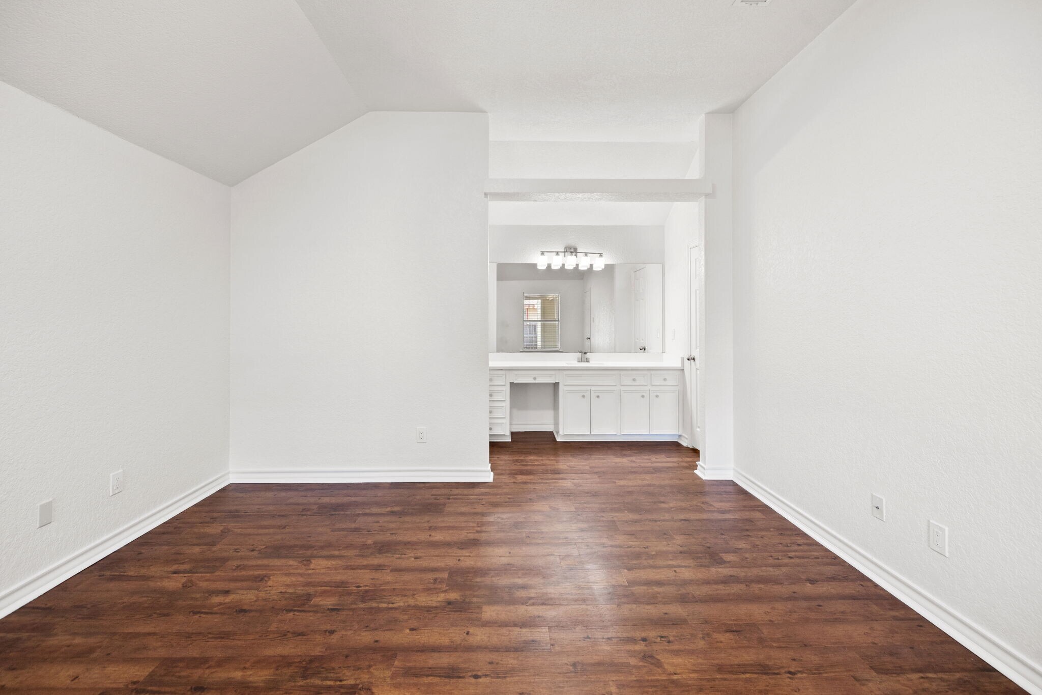 Building Photo - 917 Garden View Dr