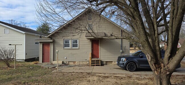 Building Photo - 520 N 21 St - Herrin