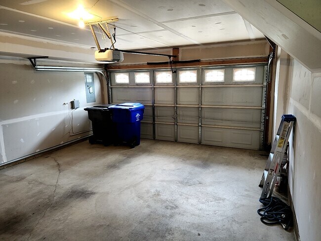 Building Photo - Bryans Road Townhome Retreat | Flexible Lease Available