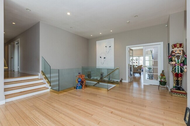 Building Photo - 192 Stonehurst Dr