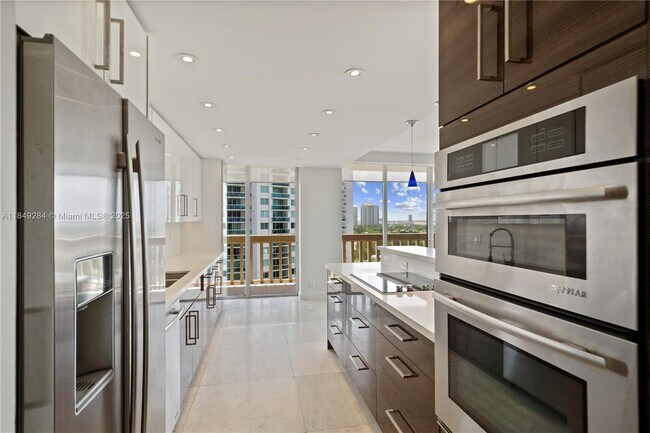 Primary Photo - 19355 Turnberry Way