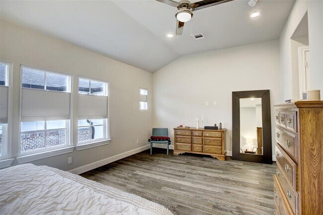 Building Photo - 6068 Kansas St