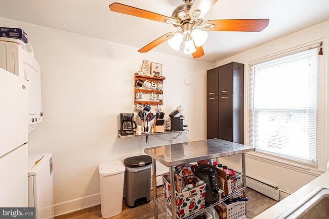 Building Photo - 330 W 3rd Ave