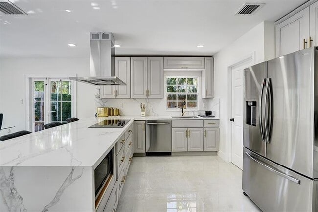 Building Photo - 1129 NE 2nd Ave