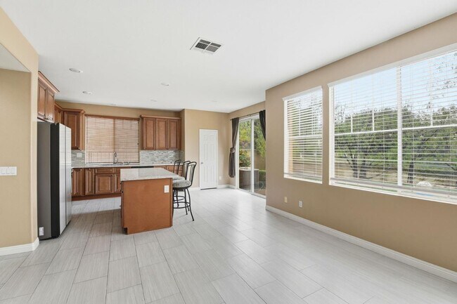 Building Photo - 125 Macademia Ln