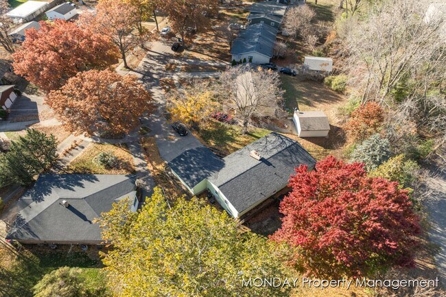 Building Photo - 945-947 Lancashire Ct SE