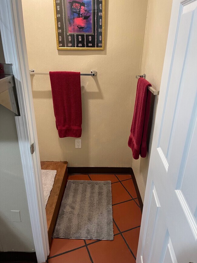 Building Photo - 158 S Hartson St