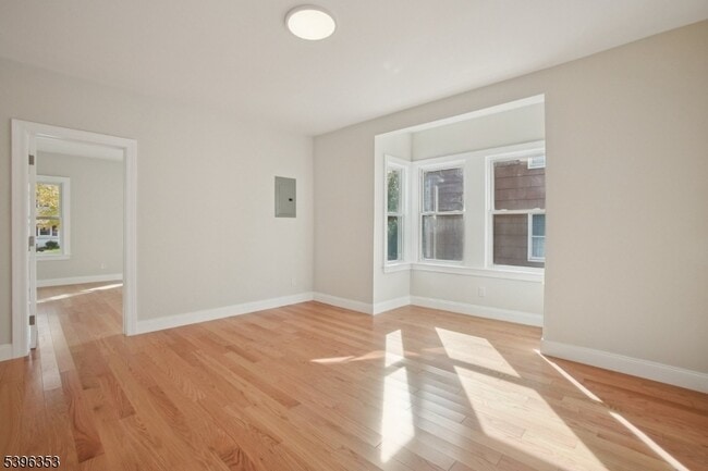 Building Photo - 19 Ashwood Ave