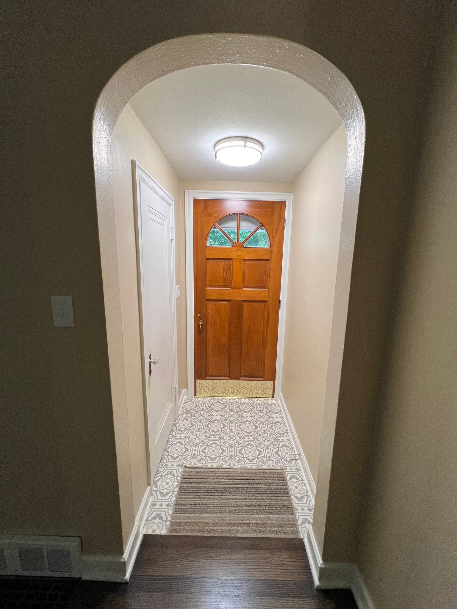 FRONT ENTRYWAY - 7717 29th Ave