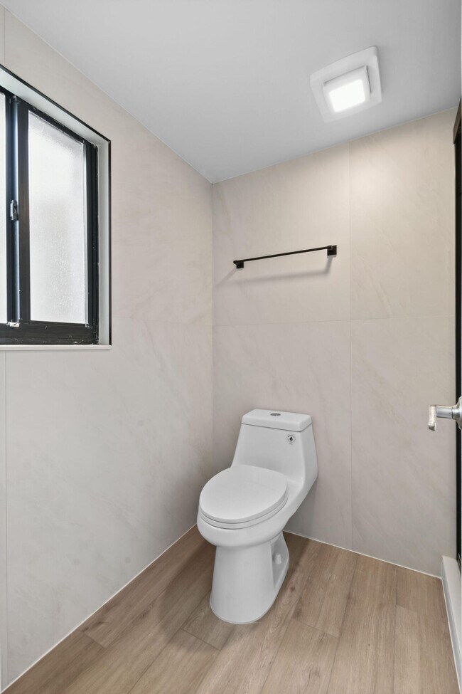 Building Photo - 2233 NW 22nd Ave